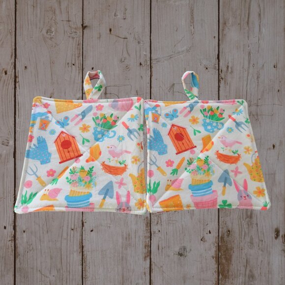 Handmade Potholder, Set of 2, Reversible Garden and Floral Quilted Hot P… - Picture 2 of 7